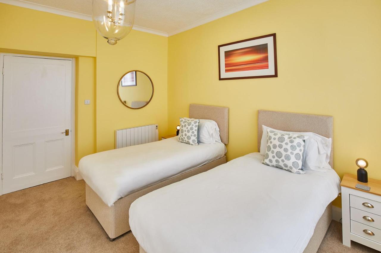 Host & Stay - 4 Metropole Towers Whitby Extérieur photo