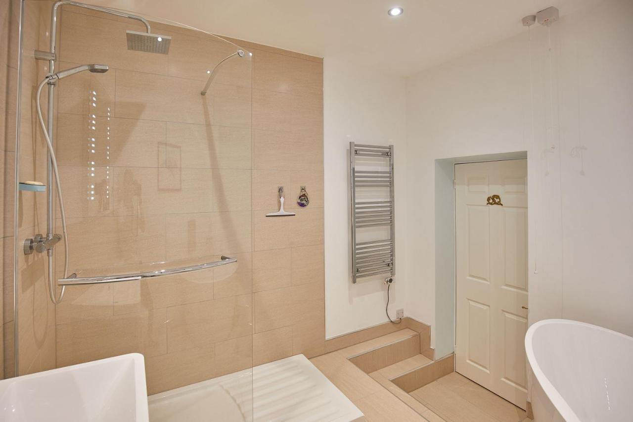 Host & Stay - 4 Metropole Towers Whitby Extérieur photo